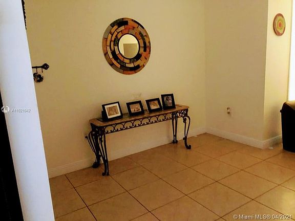 5th image of 230 SW 14th Ave #230