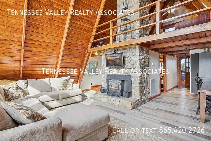 2.74 acre Waterfront Cabin on Douglas Lake — Photo 4