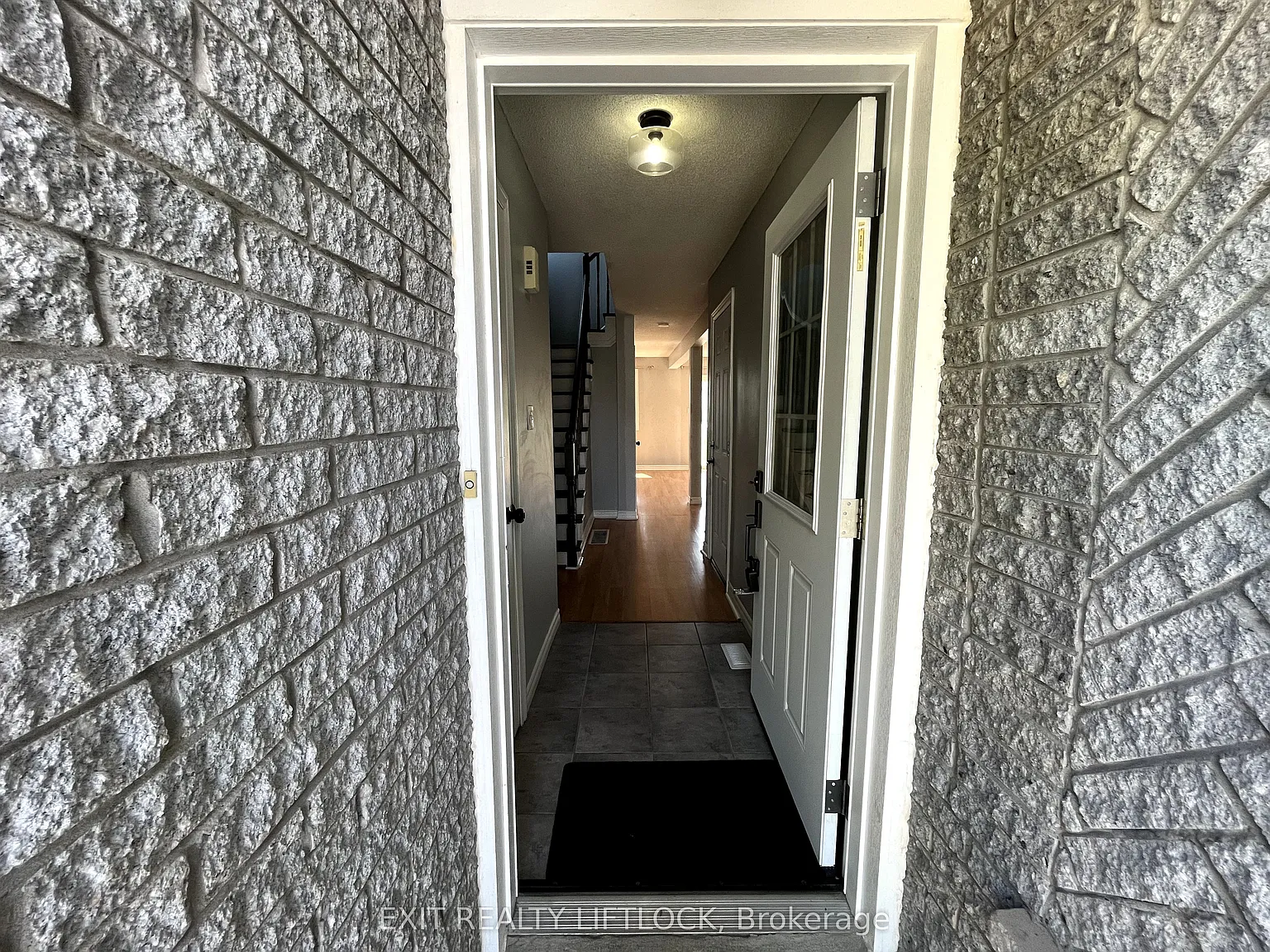 3 bed, $2,800 — Photo 2