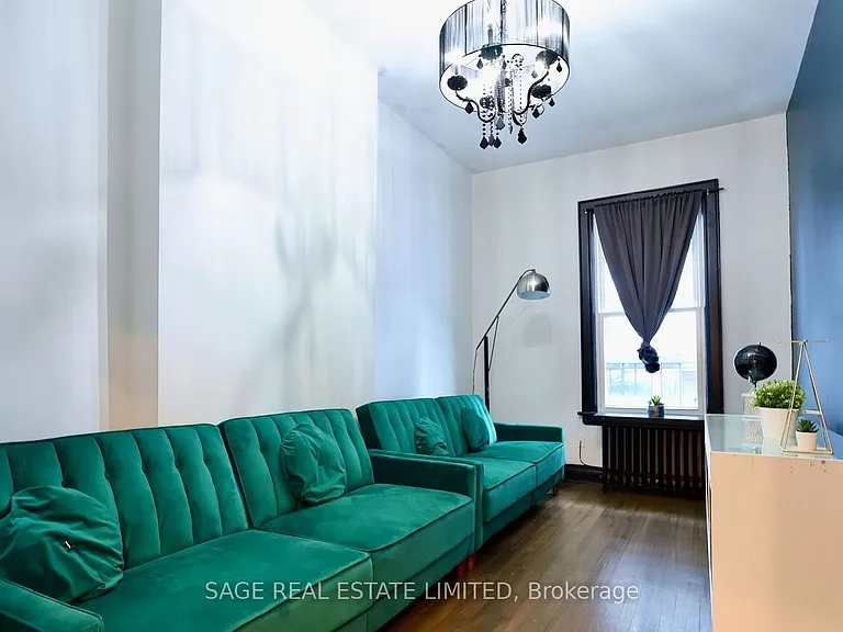 631 Queen St W #3 — Photo 3