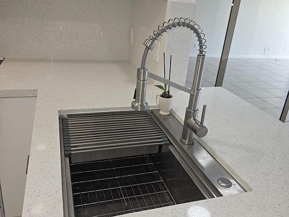 3rd image of 3905 N Nob Hill Rd APT 206