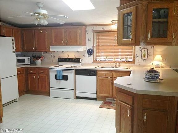4th image of 6 Emerald Ln #6