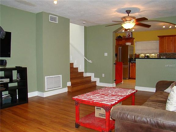 4th image of 7013 N Willow Ave