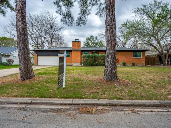 913 Ross Trl, Arlington, TX 76012