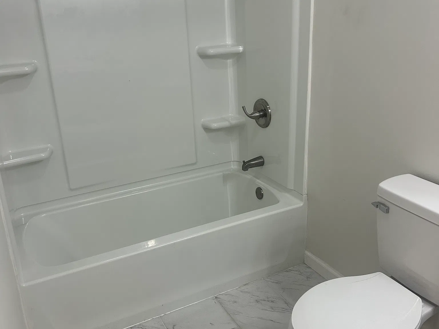 104 Lewis Dr — Photo 2