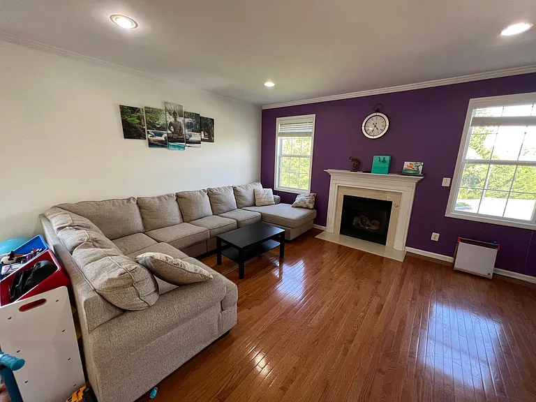 555 Coventry Dr — Photo 16