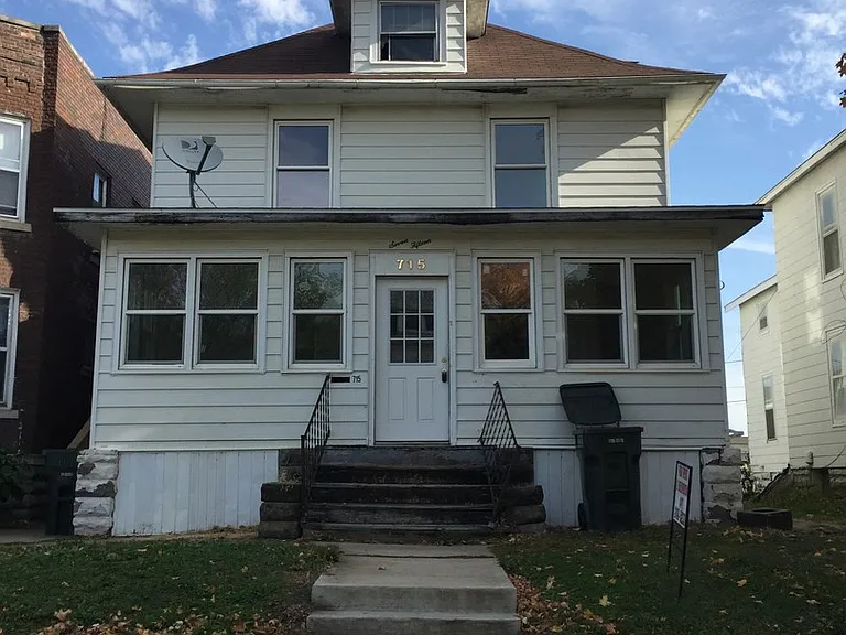 715 South — Photo 1