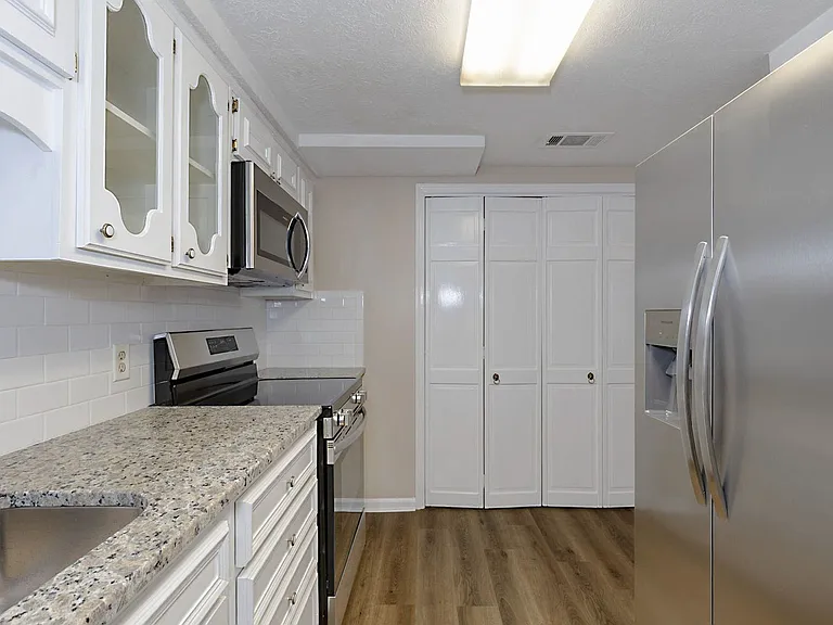 6101 River Rd #2 — Photo 9
