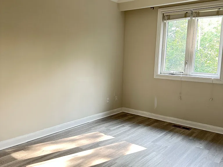 407 Woodbine Ave #2 — Photo 11