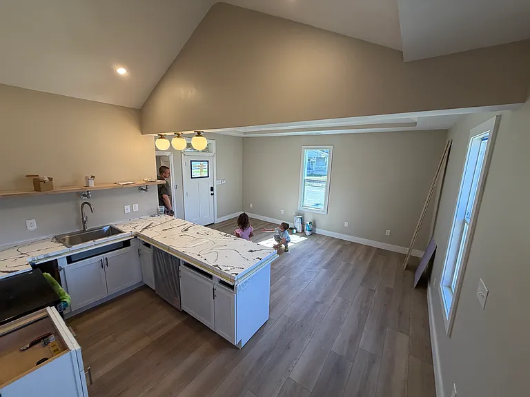 924 W Kirkwood Ave — Photo 4