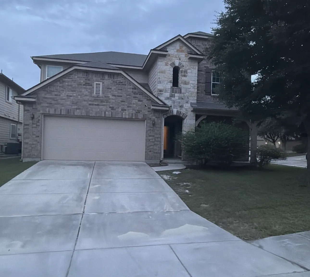 5 bed, 3.5 bath, 3571 sqft, $2,800 — Photo 1