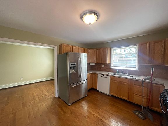 3rd image of 599 1st St N