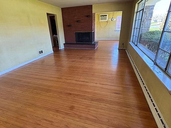 3rd image of 4022 W Chester Pike
