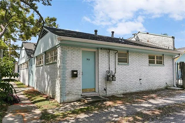 904 Bellecastle St — Photo 1