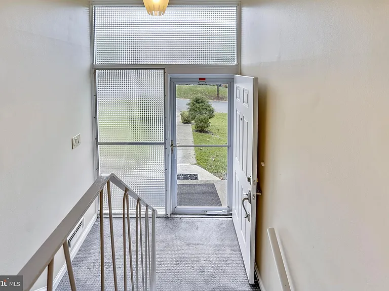 6048 Rossmore Dr — Photo 2