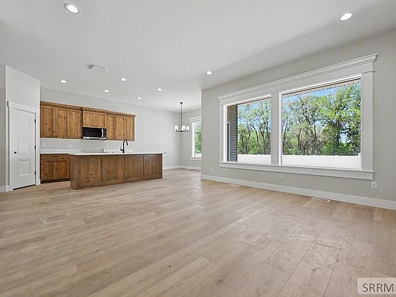 2nd image of 424 Willow Bend Ave