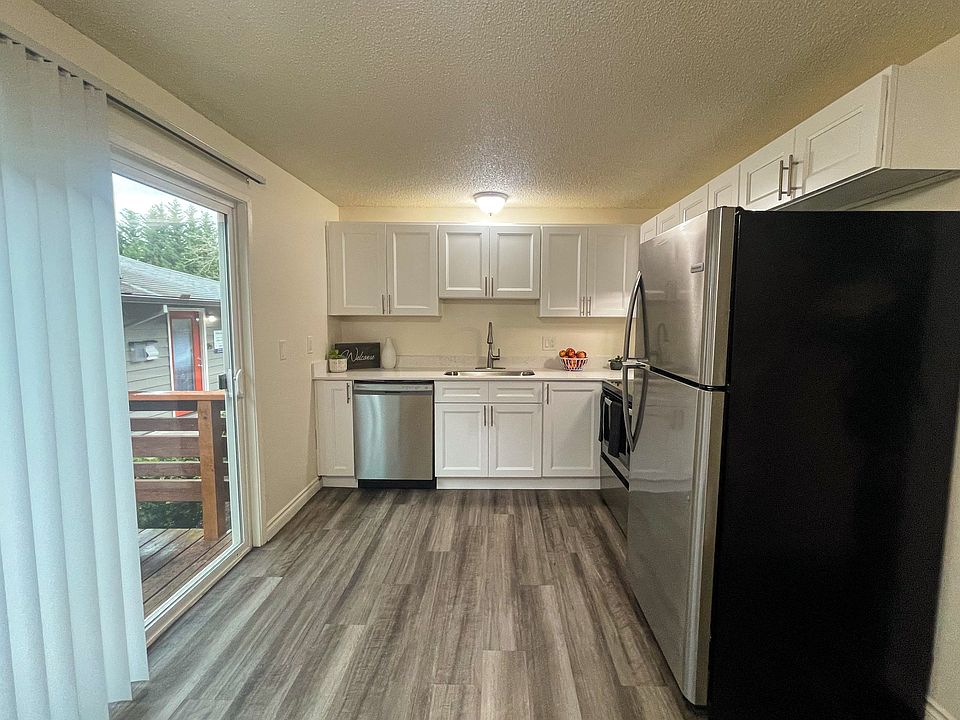 Modern Kitchen at Heritage Crossing Milwaukie OR