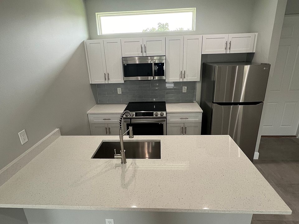 1st image of 1102 Royal Palm Ave #1106
