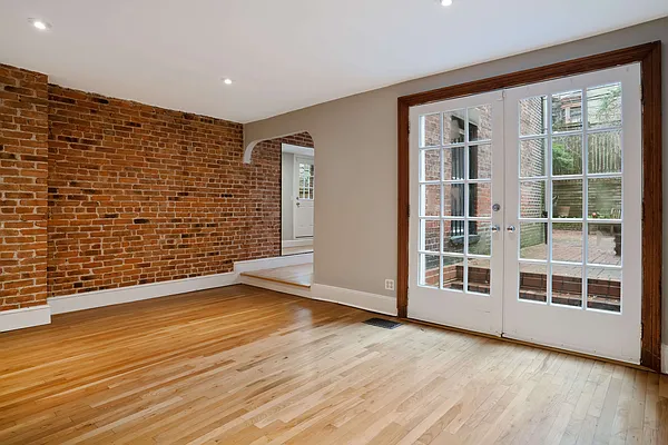 Sold by Compass | media 7
