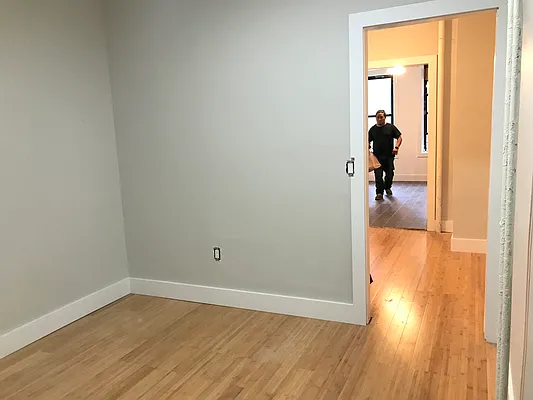 Rented by Capri Jet Realty Corp | media 11