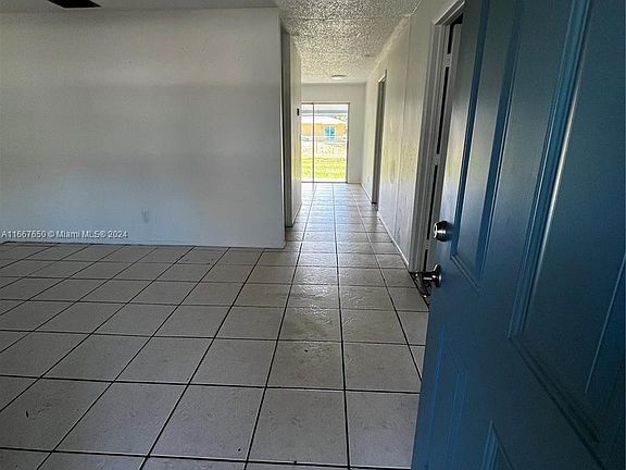 3rd image of 5007 La Salle St