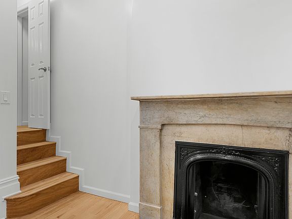 4th image of 220 W 10th St APT 4A