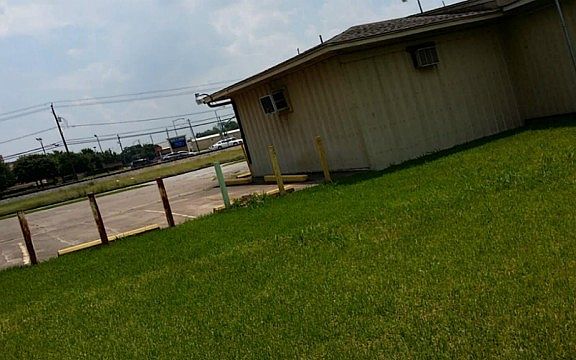 4th image of 8465 Howard Dr