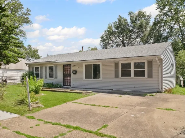 1305 W Beardsley Ave, Urbana, IL 61801