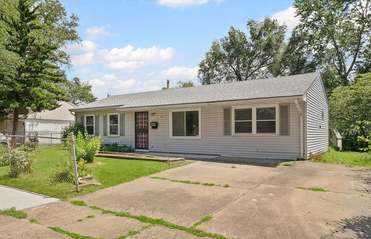1305 W Beardsley Ave photo 1