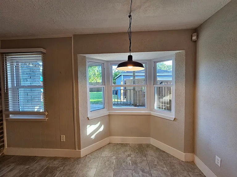 7923 Dawnridge Dr — Photo 18