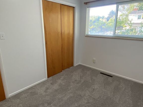 4th image of 525 Brookside Pl #4