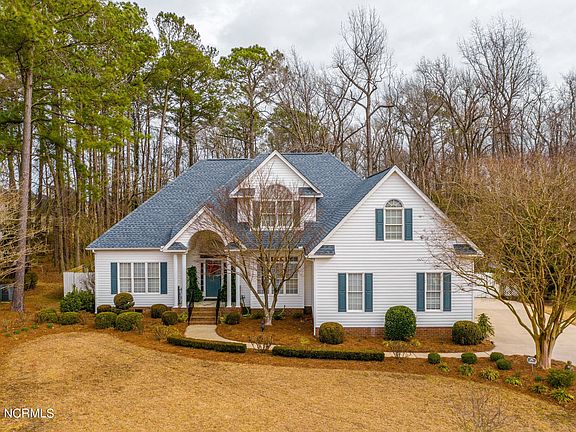 4th image of 2401 Royal Dr