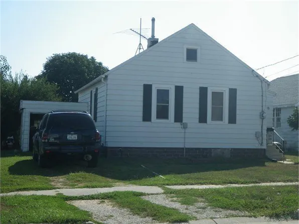 510 5th St, Grundy Center, IA 50638