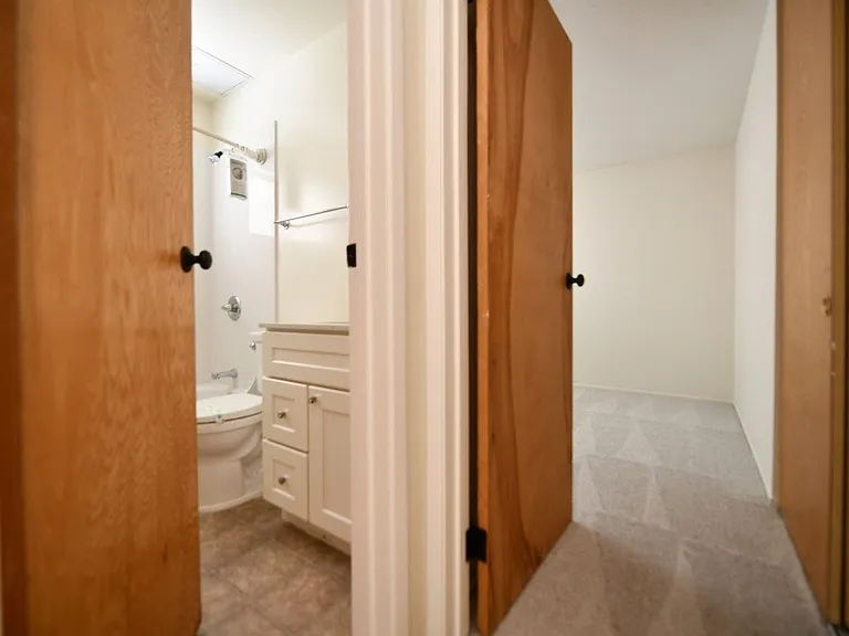 2537 Regent St — Photo 8