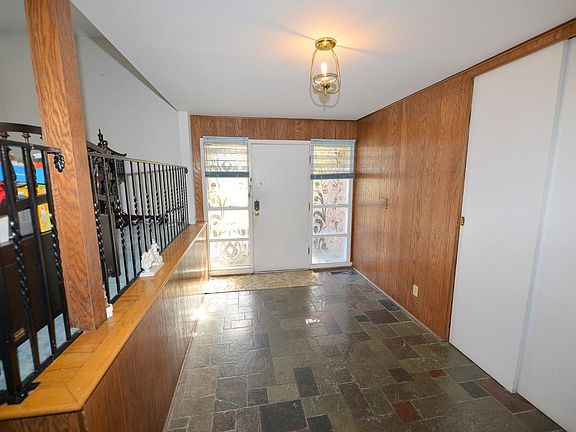 5th image of 966 Spruceglen Dr