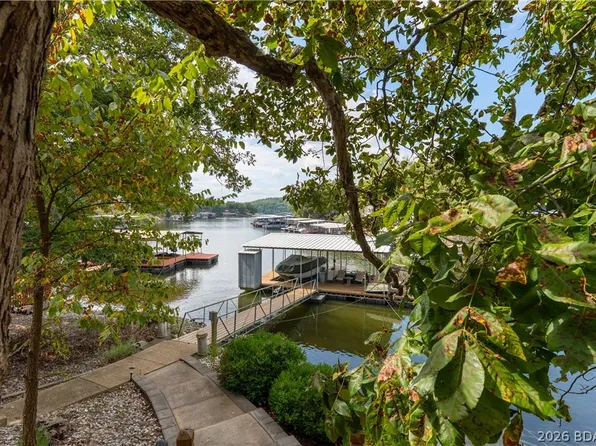 208 Sunrise Harbor Rd, Sunrise Beach, MO 65079