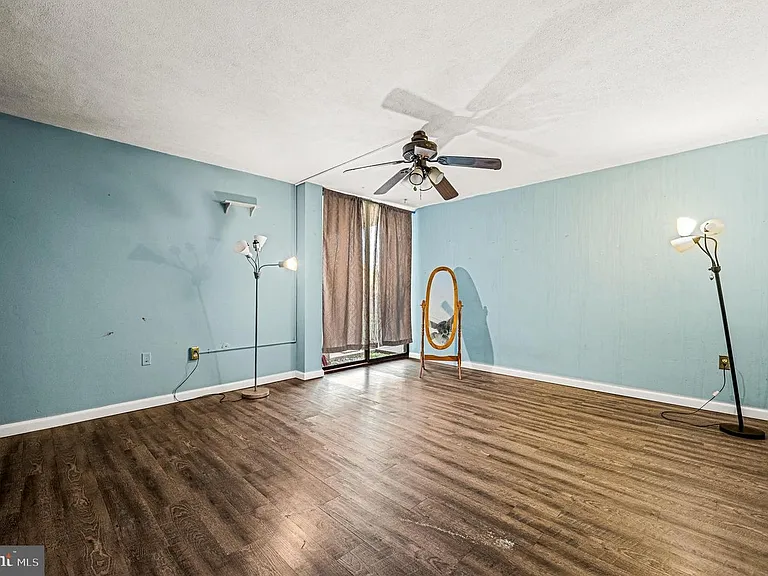 Bedroom 2 - Large area with access to outdoor fenced patio