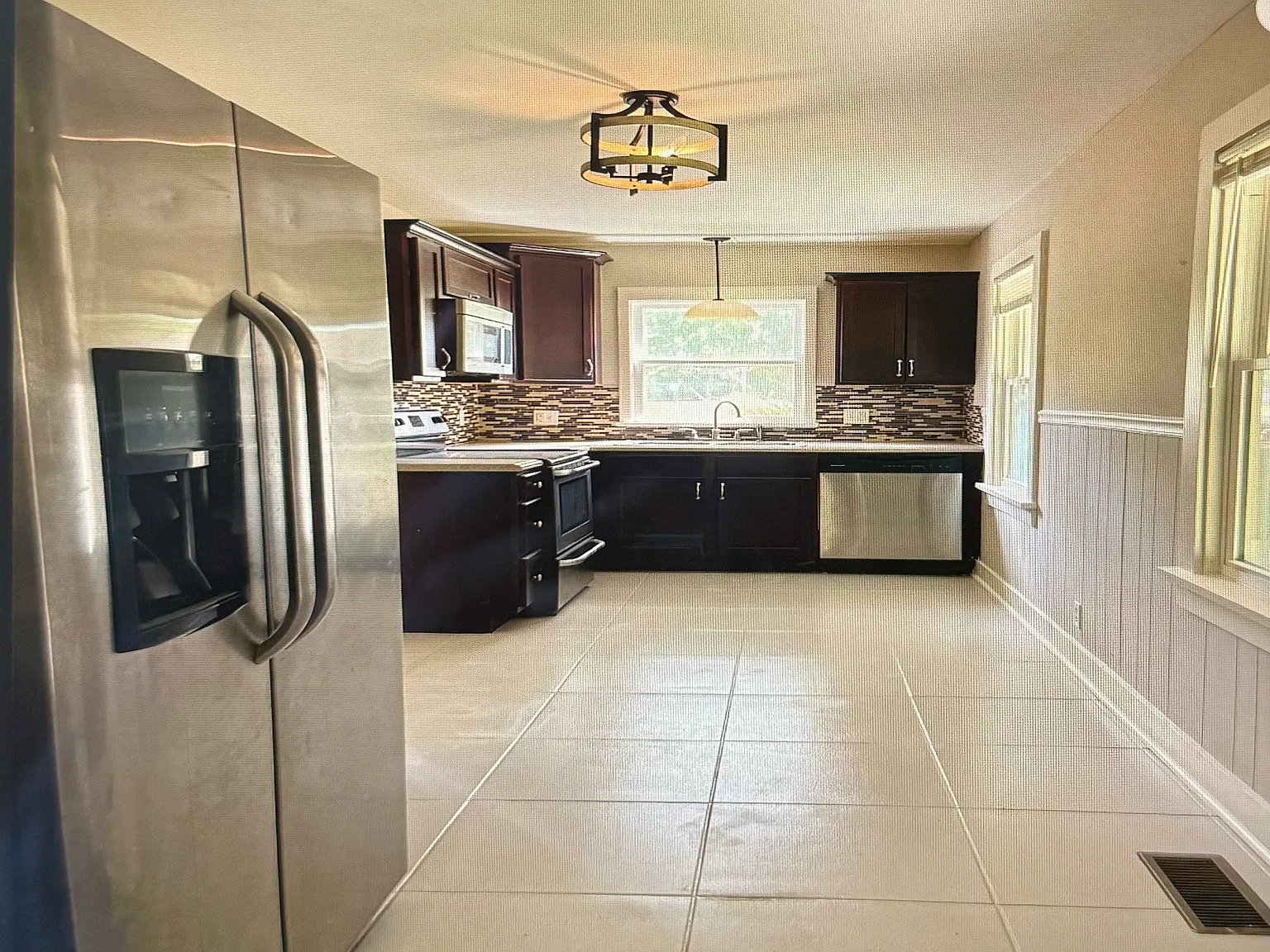 305 S Russell St — Photo 3