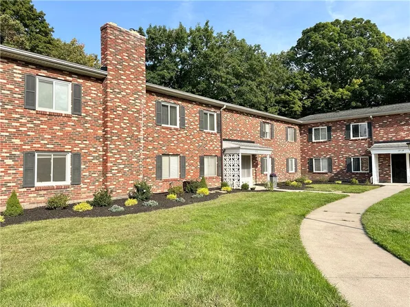 8 Lost Mountain Trl, Rochester, NY 14625