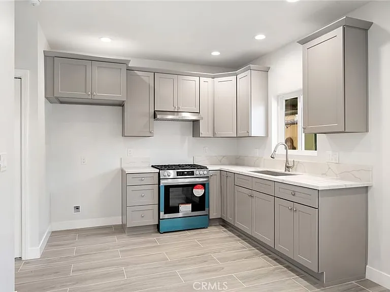 768 N Workman St — Photo 6