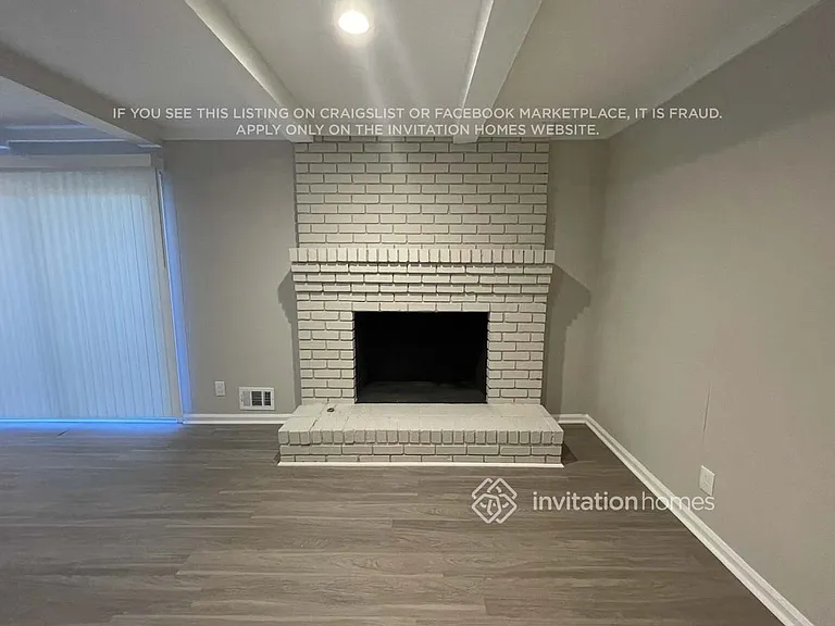 1861 Kinridge Rd — Photo 2
