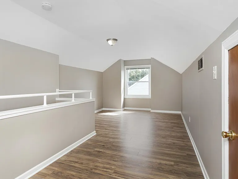 854 Allen St — Photo 23