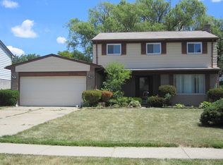 26246 Oakcrest Rd, Southfield, MI 48076