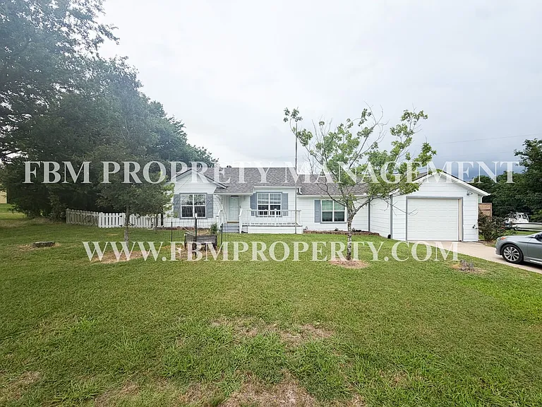 1526 E FM 813 — Photo 2