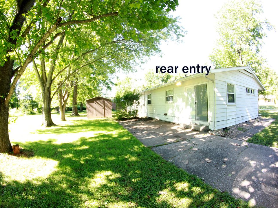 2nd image of 1032 S Emerald Ln