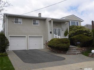 955 Mildred Dr, Baldwin, NY 11510