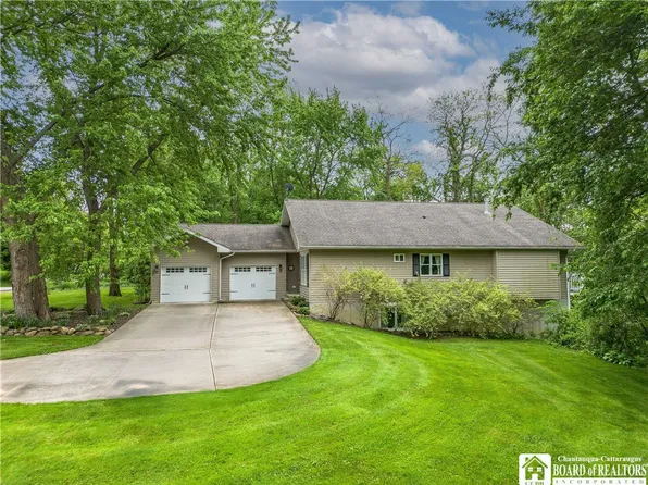 285 Porter St, Fredonia, NY 14063