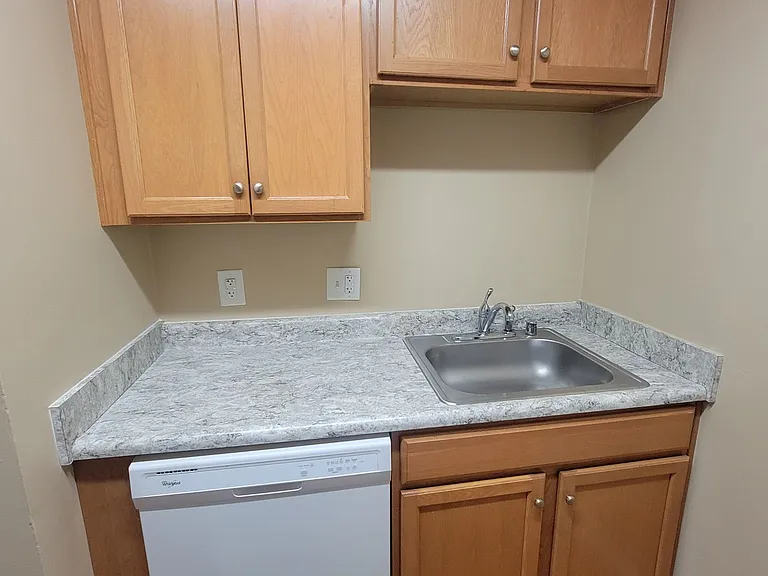 Highlands 2 bedroom apartment walking distance to Bardstown Road. — Photo 10