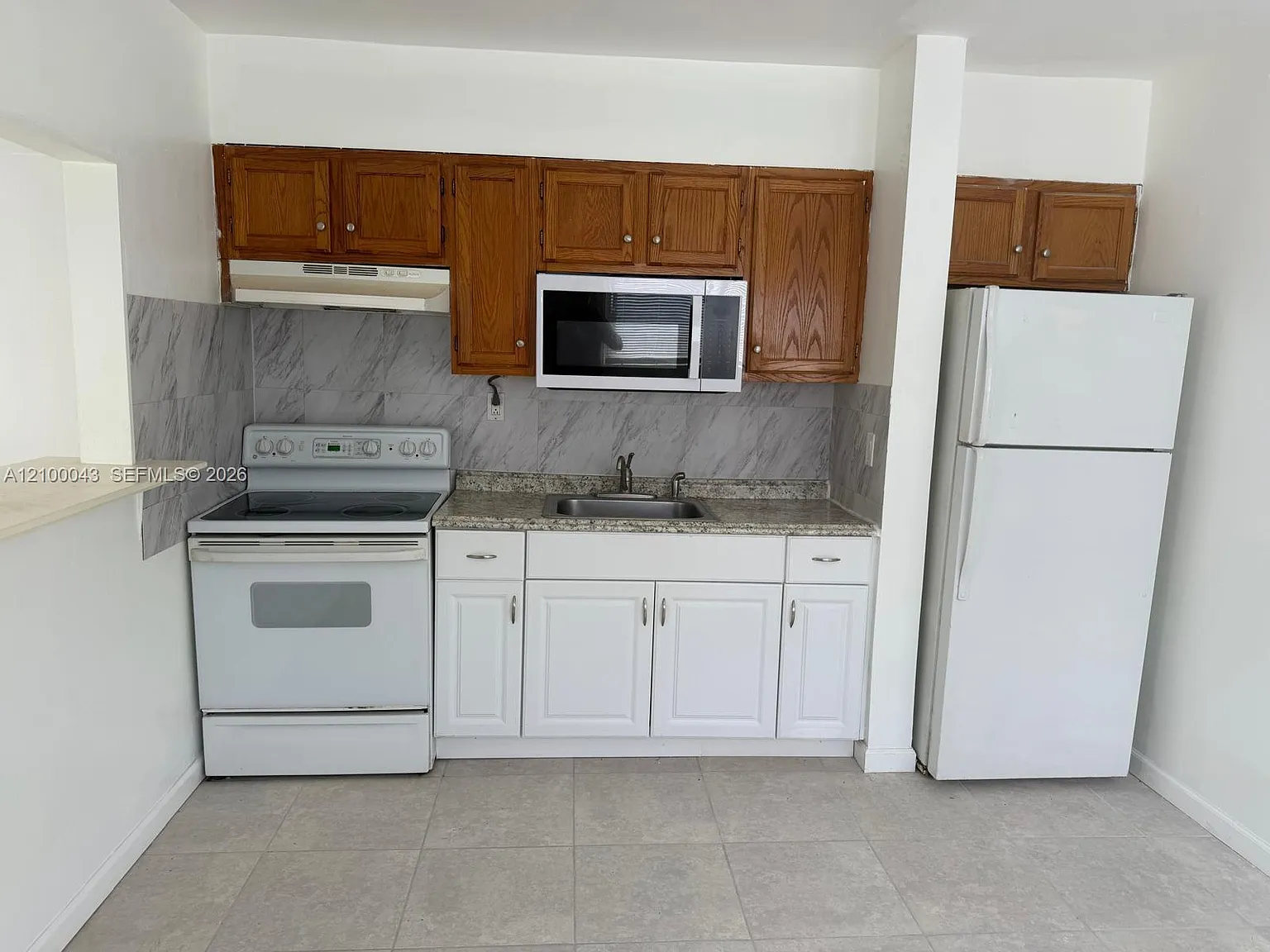 Hollywood South Side Add — Photo 3