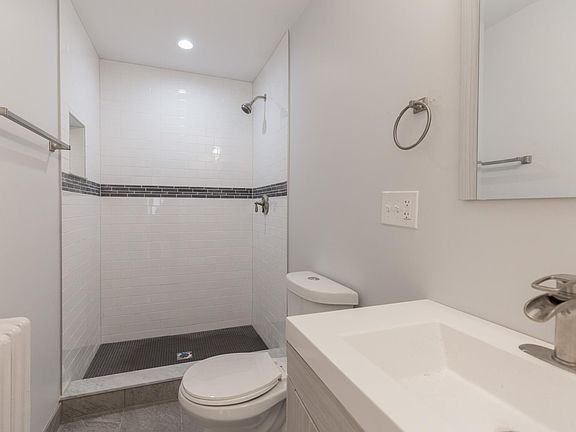 4th image of 176 Highland Ave